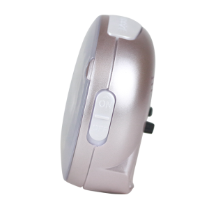 שעון מעורר מואר עם צפצוף נעים, בעיצוב עגול מודרני בצבע זהוב-כסוף. קולקציית גולף שקט 2000 דגם BB08604-GO