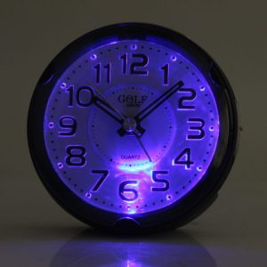 שעון מעורר מואר עם צפצוף נעים, בעיצוב עגול מודרני בצבע שחור. קולקציית גולף שקט 2000 דגם BB08604-BK