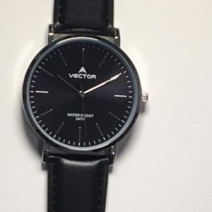 שעון יד גברי רחב עם רצועות שחורות ורקע שחור מבית וקטור 2021 דגם V8-132513BLACK