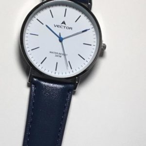 שעון יד מודרני-קלאסי חלק בגוון כחול כהה ורקע לבן בהיר מבית וקטור קולקציית 2021 דגם V8-132513WHITE
